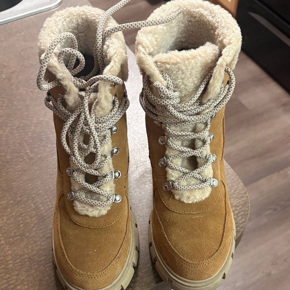 Women's Tan Suede Winter Boots
